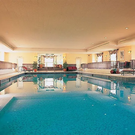 Hotel Nuremore & Country Club